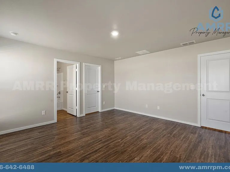 2031 Kenwood Ave — Photo 20