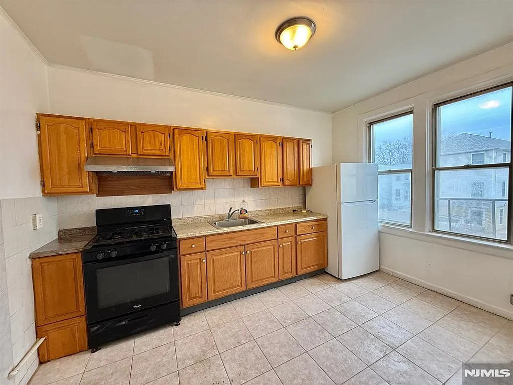 2 bed, 1.0 bath, $2,400 — Photo 3