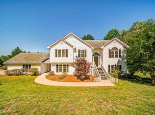 28 Stonebrook Trl, Cleveland, GA 30528