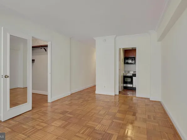 2141 I St NW APT 313, Washington, DC 20037