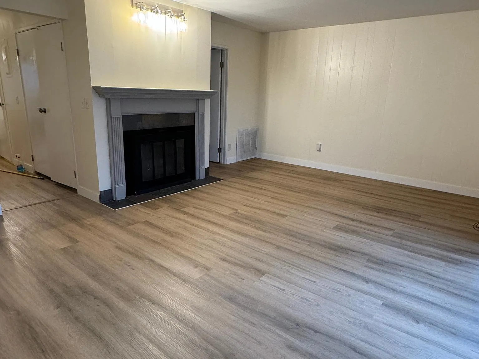 4628 S Woodduck Ln — Photo 2