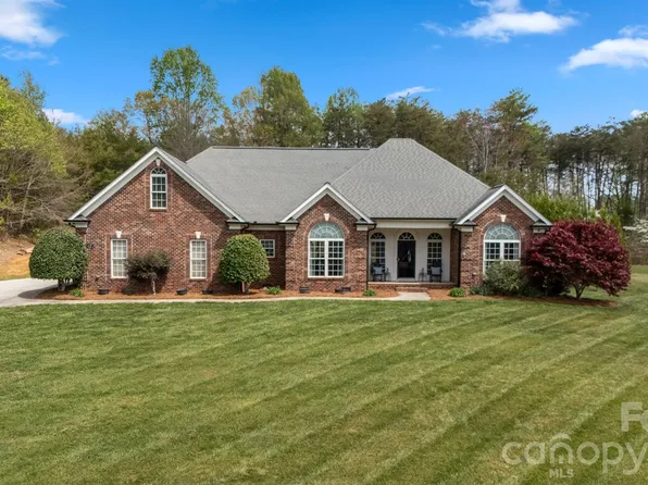 2472 Genelia Dr, Claremont, NC 28610