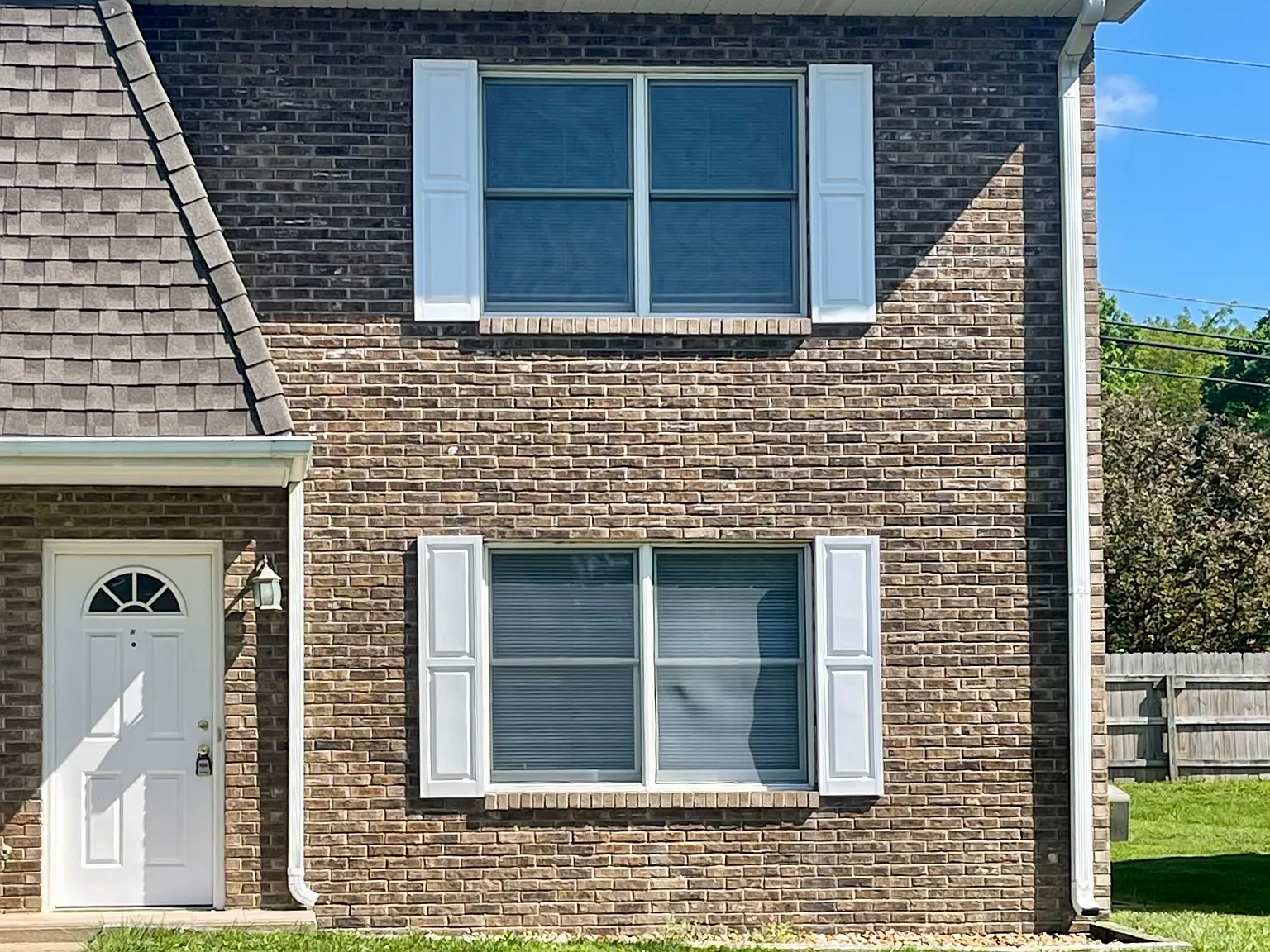 2 bed, 1.5 bath, 1050 sqft, $1,200 — Photo 2