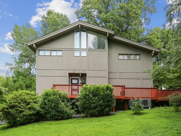 7614 Carteret Rd, Bethesda, MD 20817