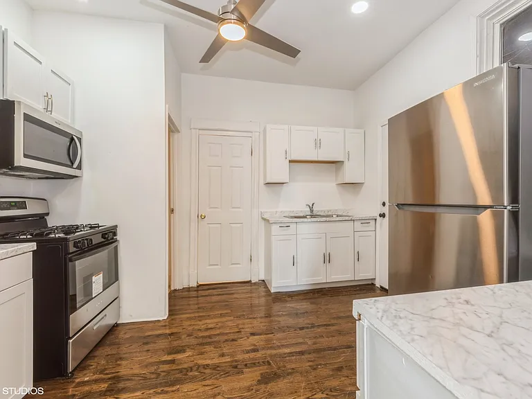 2102 W Roscoe St #1F — Photo 2