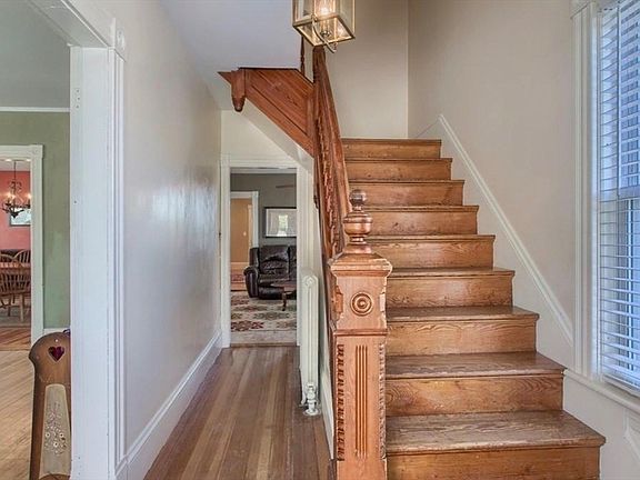 3rd image of 34 Emerald St