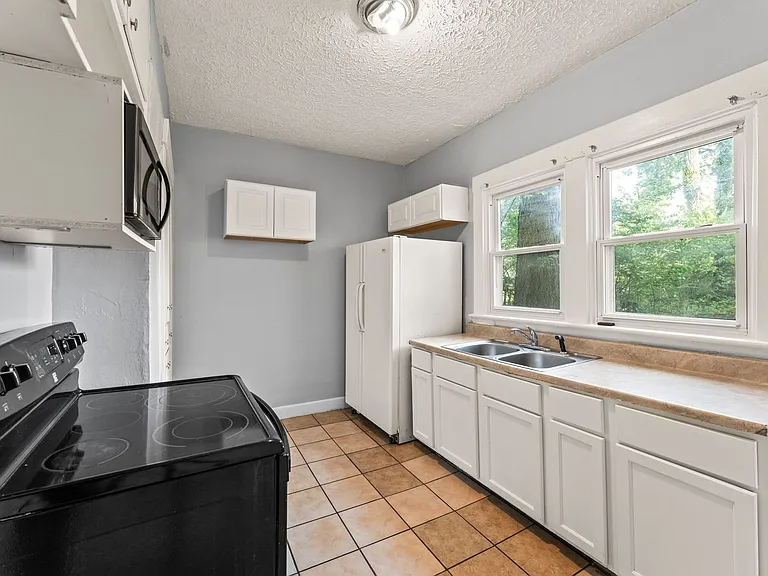 181 W Norman Ave — Photo 22