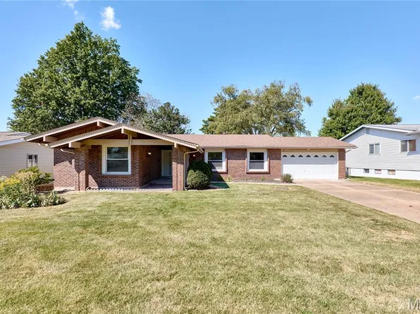 7565 English Coach Ln, Hazelwood, MO 63042