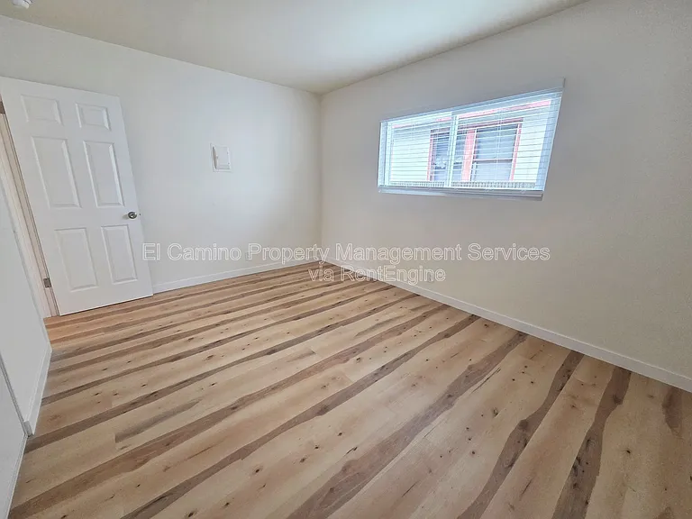 3164 Pine Ave — Photo 12
