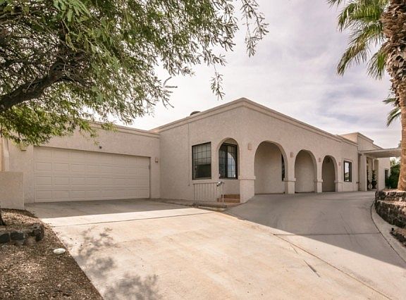 4th image of 2610 Caribbean Dr