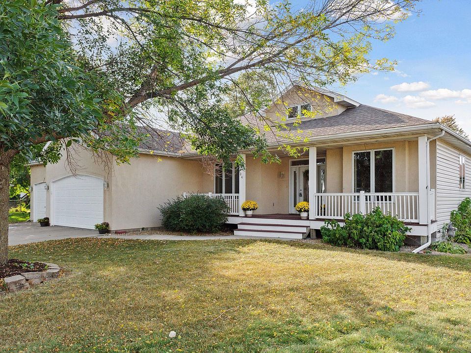 1st image of 104 Emerald Cir