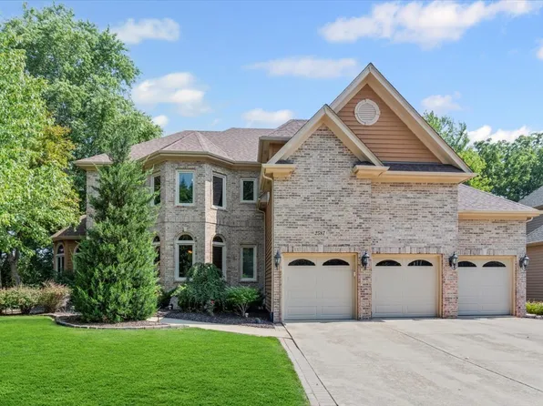 2587 Charter Oak Dr, Aurora, IL 60502