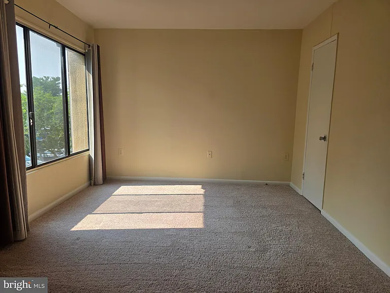 15609 Dorset Rd #201 — Photo 12