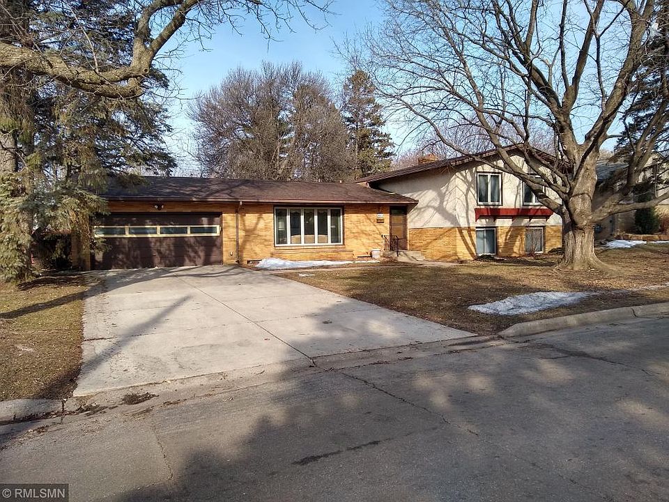 1st image of 903 20th Ave N