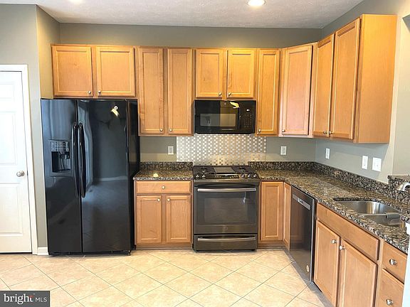 3rd image of 7126 Tanager Ave
