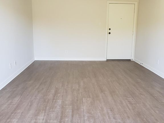 5th image of 1023 Ocean Park Blvd #18