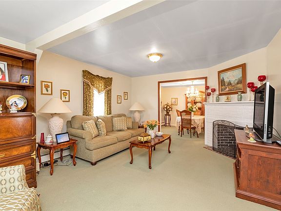 2nd image of 263 Maple Pl