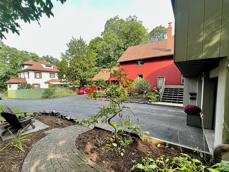 27 Hoyt Pl — Photo 24