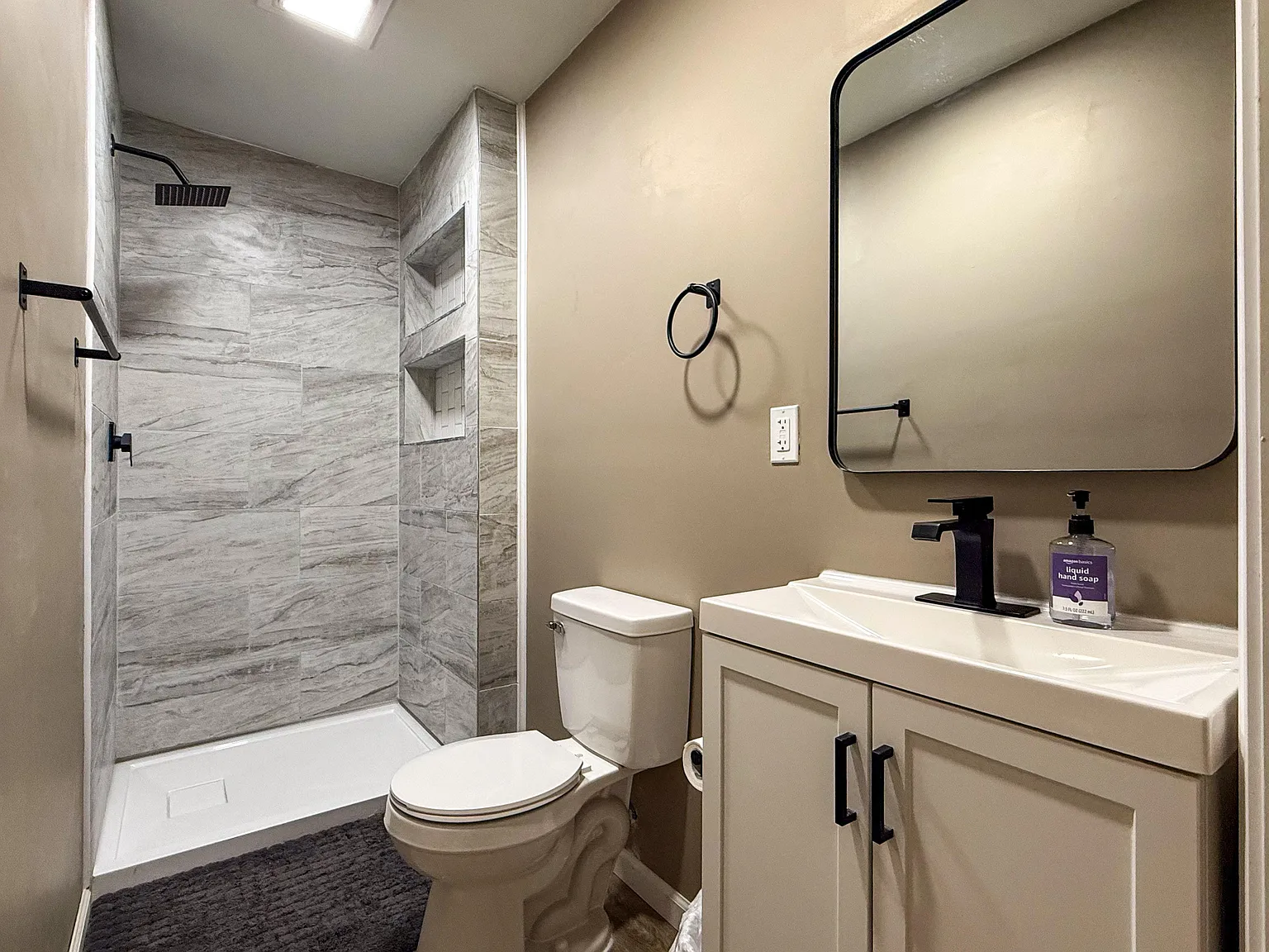 4 bed, 2.0 bath, 1679 sqft, $949 — Photo 4