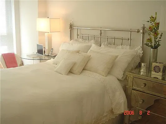 Sold by Macklowe Investment Properties | media 4