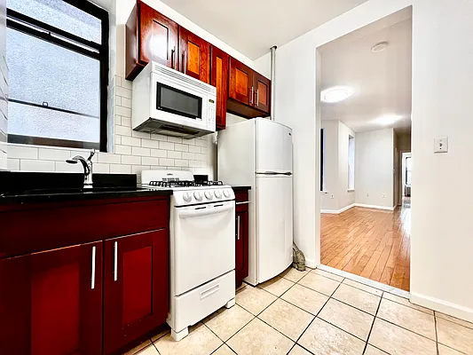 Rented by DeSimone Real Estate | media 18