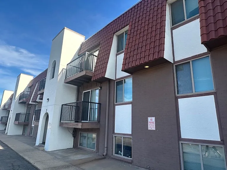 2250 S Oliver Ave — Photo 36