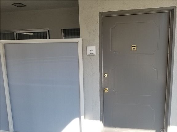5th image of 5134 White Oak Ave #213