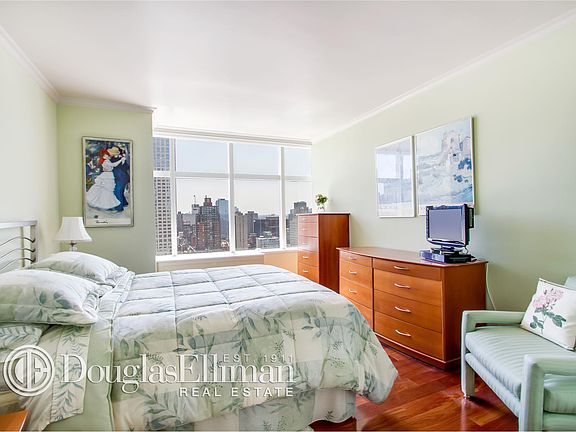 5th image of 160 W 66th St APT 33G