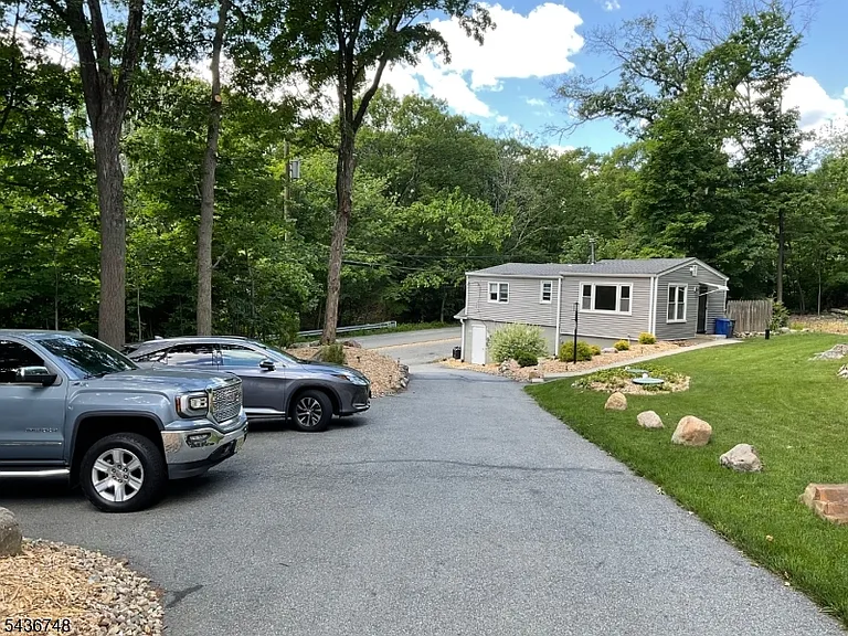 470 Macopin Rd — Photo 15