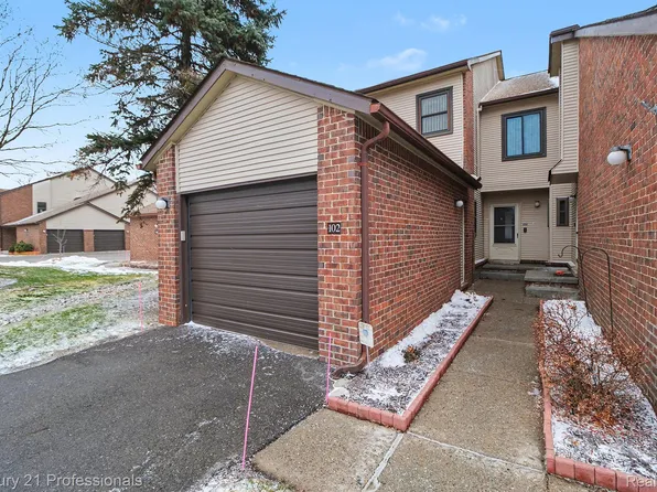 6680 Ridgefield Cir, West Bloomfield, MI 48322