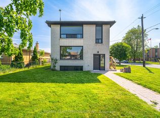 1082 Greaves Ave #2, Mississauga, ON L5E 1W5