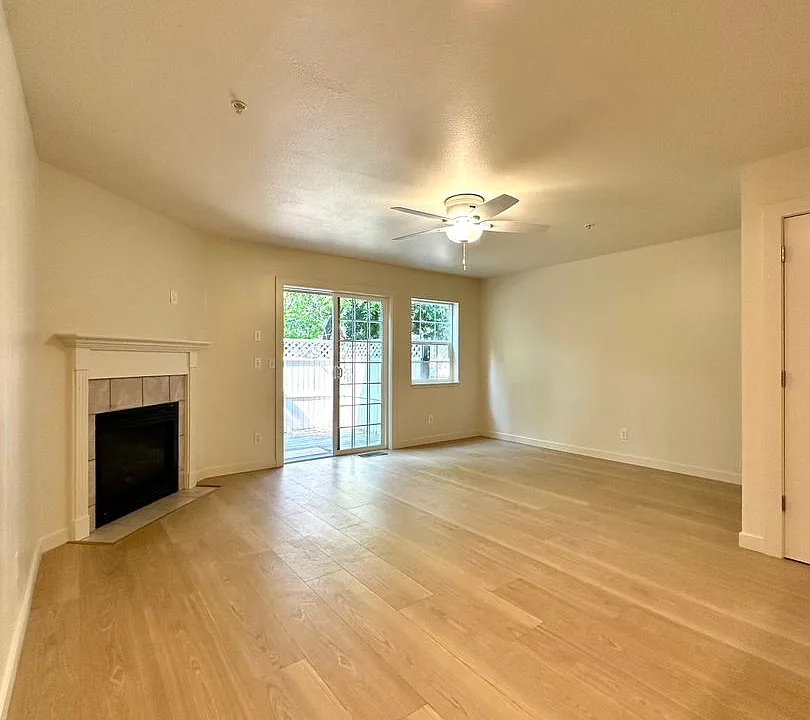 1980 NE Zachary Ct