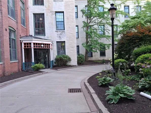 15 Higgins St APT 106, Smithfield, RI 02917