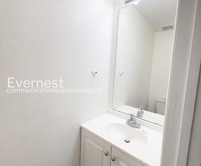 2701 E Nichols Cir — Photo 19