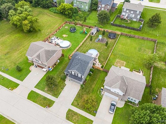 2nd image of 1330 S Delaware Dr