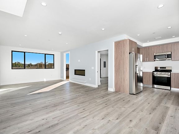 2nd image of 5923 Laurel Canyon Blvd #101