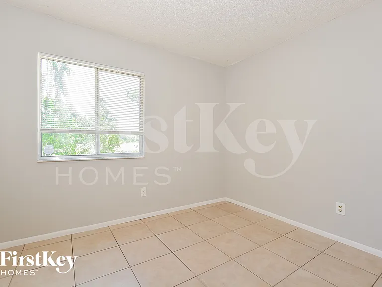 121 Summerset Dr — Photo 10