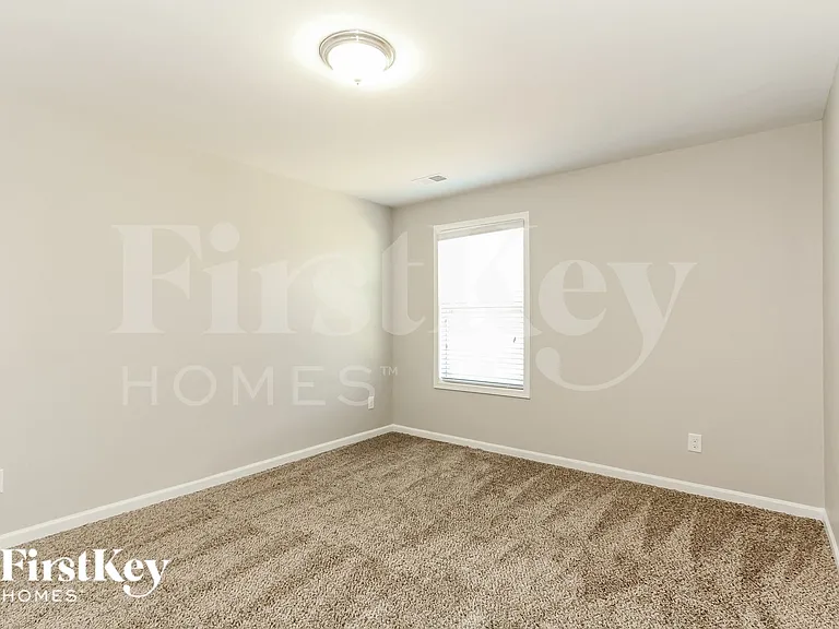3940 Lake Breeze Dr — Photo 13