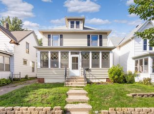 1327 Hewitt Ave, Saint Paul, MN 55104