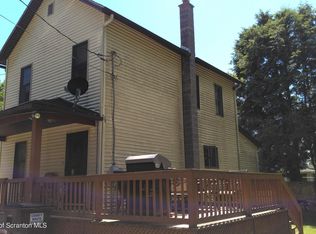 52 John Dr, Gouldsboro, PA 18424