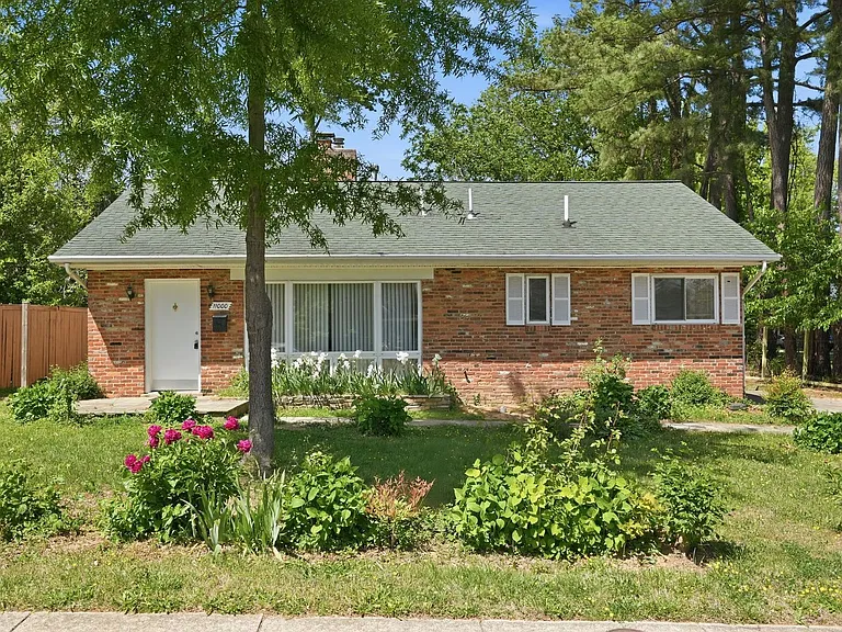 11000 Park Rd — Photo 1