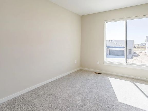 3rd image of 190 W Mendocino