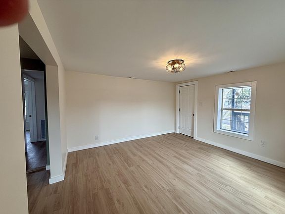 5th image of 369 Illinois Ave