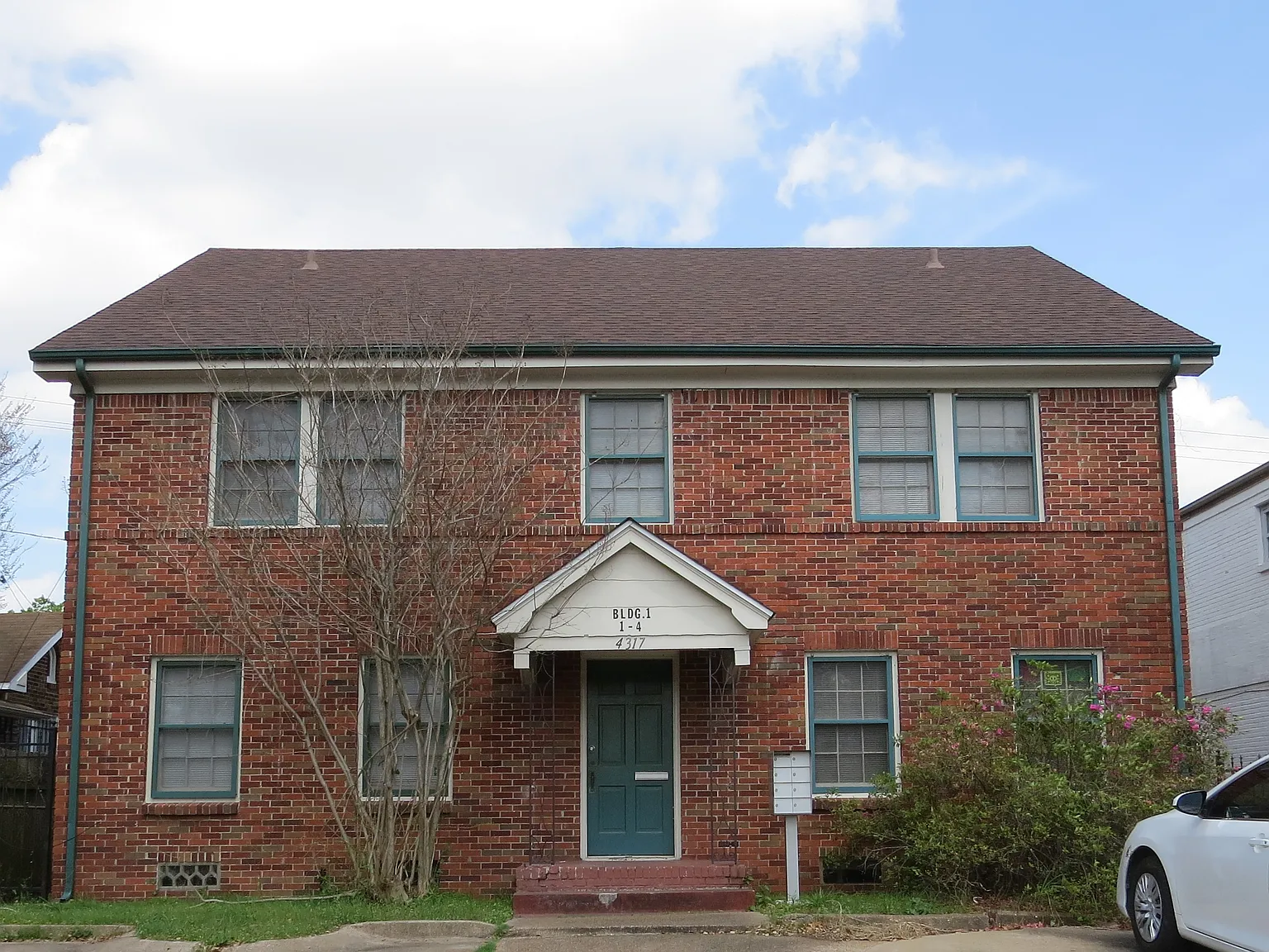 Leeland St, Houston — Photo 1