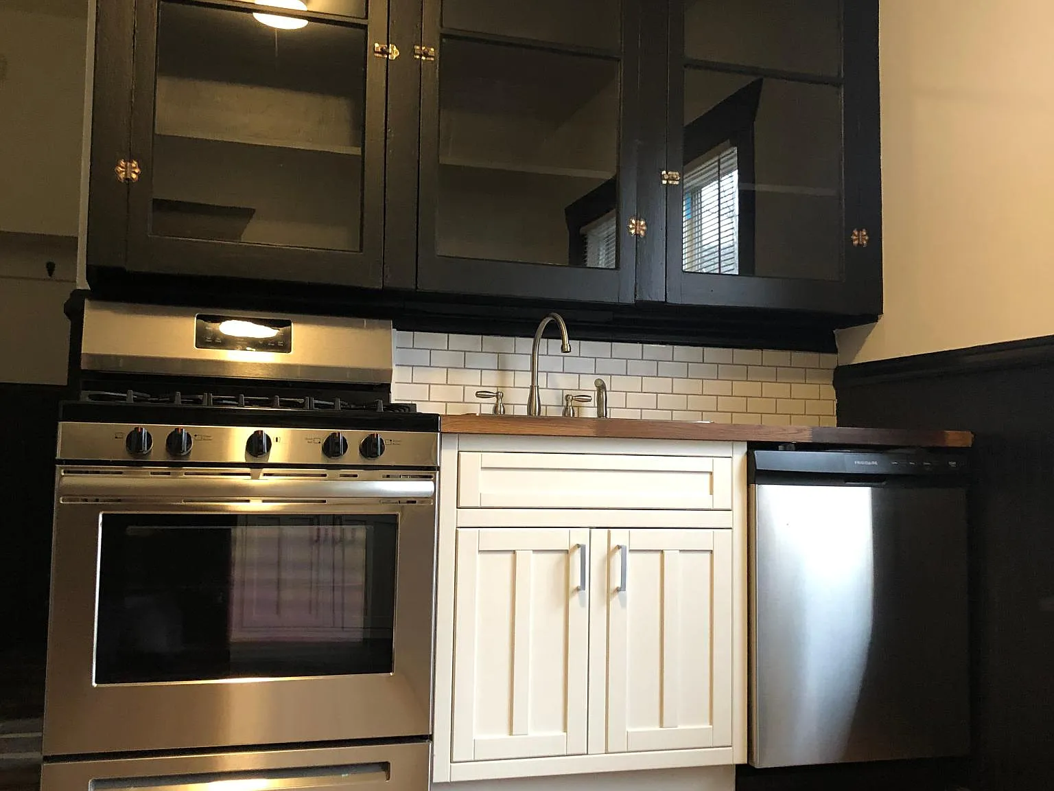 2 bed, 650 sqft, $1,350 — Photo 1