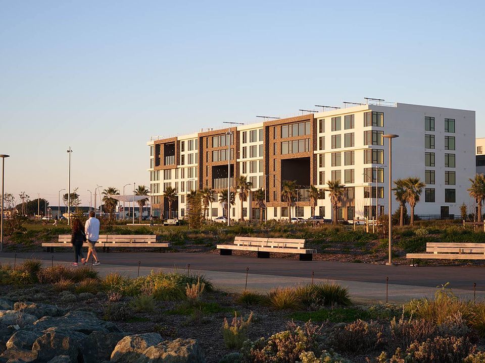 Building Photo 5