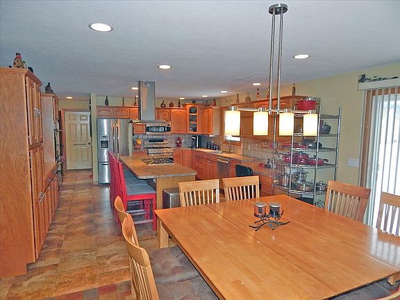 5th image of 7864 Meadowood Dr