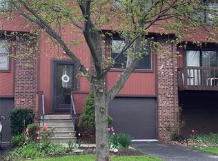 48 Broxbourne Dr, Fairport, NY 14450
