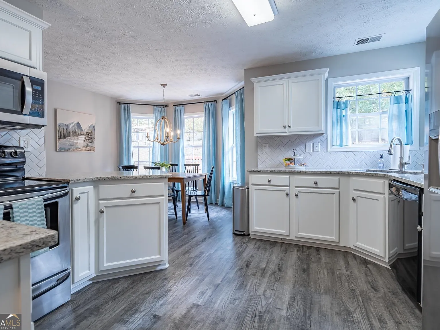 3 bed, 2.0 bath, $4,743 — Photo 3