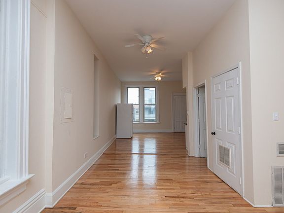 3rd image of 1520 W Chicago Ave #3